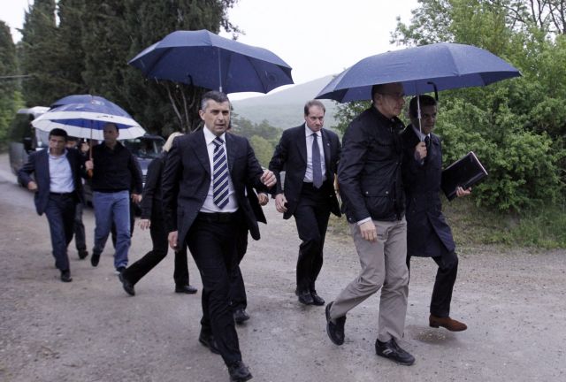 Πρώτη ένταση στην ιταλική κυβέρνηση με φόντο το «σόου» του Μπερλουσκόνι